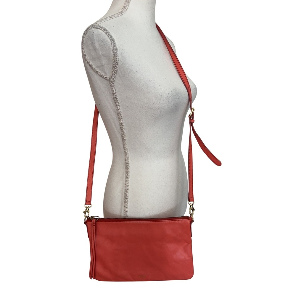 FOSSIL coral leather crossbody wristlet bag‎ - removable strap
